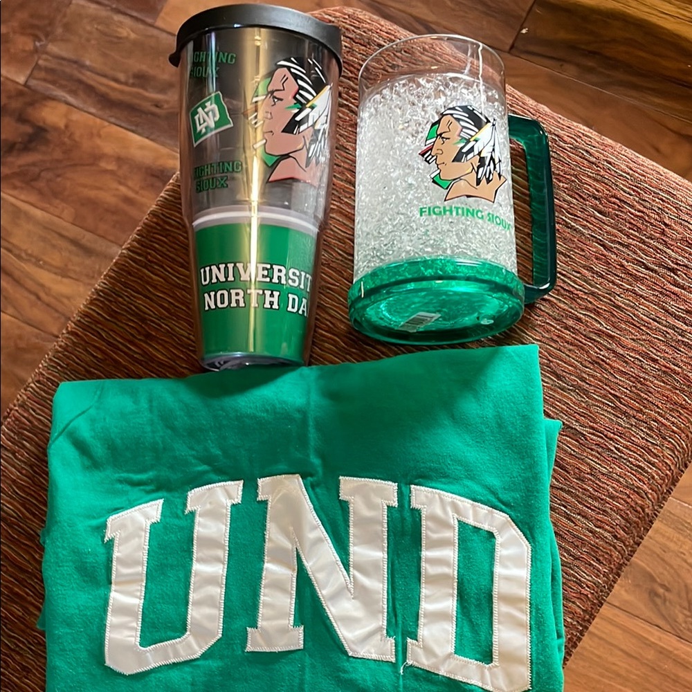 UND Lot of Tervis Cup, Beer Cup And Green T Shirt Size L. Excellent Condition.